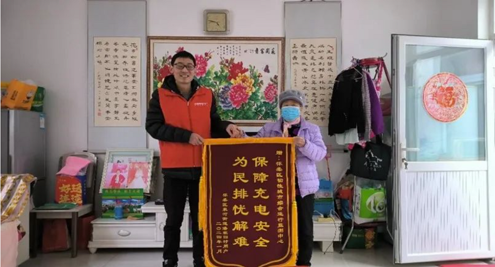 剛剛!關(guān)于電動(dòng)自行車(chē)充電安全,收到一面感謝錦旗 剛剛!關(guān)于電動(dòng)自行車(chē)充電安全,收到一面感謝錦旗